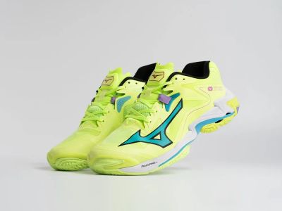 Лот: 25580310. Фото: 1. Кроссовки Mizuno Wave Lightning... Кеды, кроссовки, слипоны