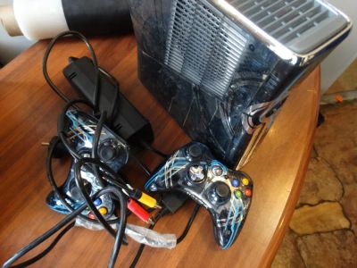 Лот: 4767334. Фото: 1. X-Box 360 Slim 2 джостика ,хорошее... Игровые приставки, консоли