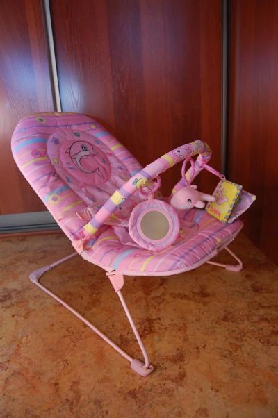 Лот: 3444902. Фото: 1. Шезлонг Cradling Bouncer для малышей... Ходунки, прыгунки, качели
