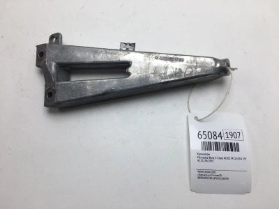 Лот: 20403570. Фото: 1. Кронштейн Mercedes-Benz С-Class... Кузов