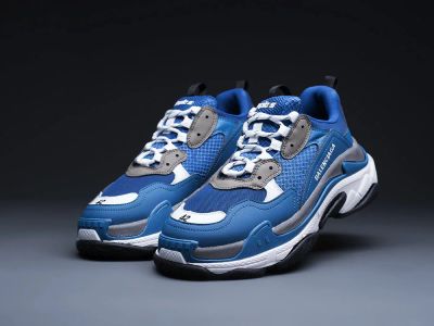 Лот: 12817849. Фото: 1. Кроссовки Balenciaga Triple S... Кеды, кроссовки, слипоны