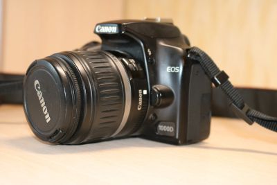 Лот: 12613985. Фото: 1. Canon ESD 1000 D. Цифровые зеркальные