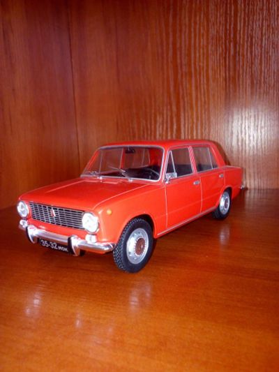 Лот: 13334772. Фото: 1. Ваз 2101 1/24. Автомоделизм