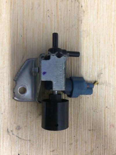 Лот: 21411344. Фото: 1. клапан вакуумный Toyota. Двигатель и элементы двигателя
