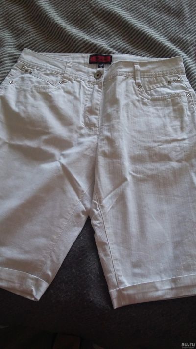 Лот: 15770547. Фото: 1. Шорты белые с манжетом. Брюки, джинсы, шорты