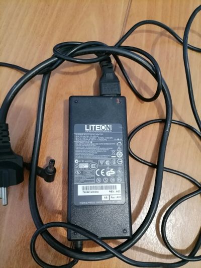 Лот: 25045965. Фото: 1. Зарядное для ноутбука ASUS. Зарядные устройства, блоки питания для бытовой техники