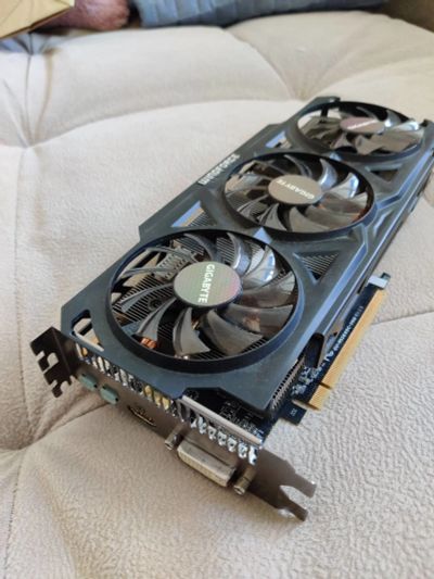 Лот: 16187537. Фото: 1. Видеокарта R9 280x Gigabyte На... Видеокарты