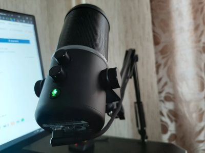 Лот: 15568652. Фото: 1. Микрофон RAZER Seiren Elite. Наушники, гарнитуры