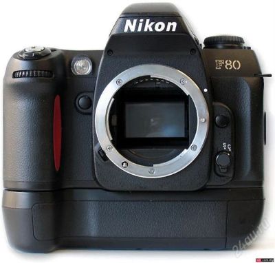 Лот: 2957741. Фото: 1. Nikon F80 + бат блок и сумка... Плёночные зеркальные