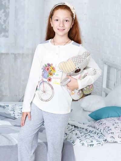 Лот: 20974654. Фото: 1. Пижама для девочки экрю с велосипедом. Домашняя одежда