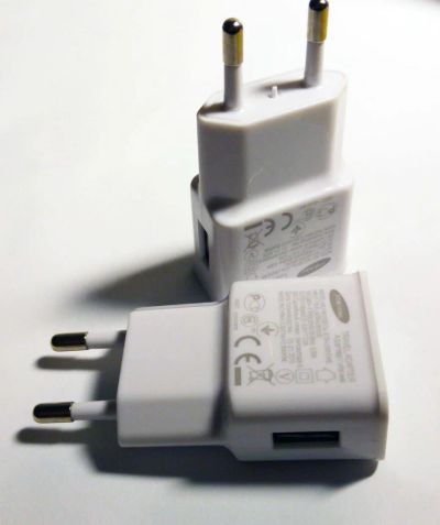 Лот: 6119840. Фото: 1. Адаптер питания сетевой USB 5В... Зарядные устройства, блоки питания, адаптеры сетевые для смартфонов