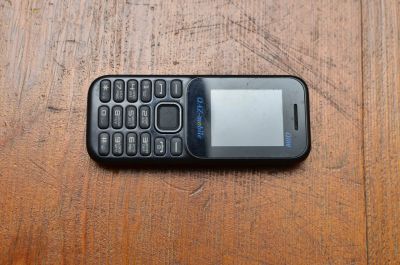 Лот: 11983323. Фото: 1. Сотовый телефон QAZ-Mobile. Кнопочные мобильные телефоны