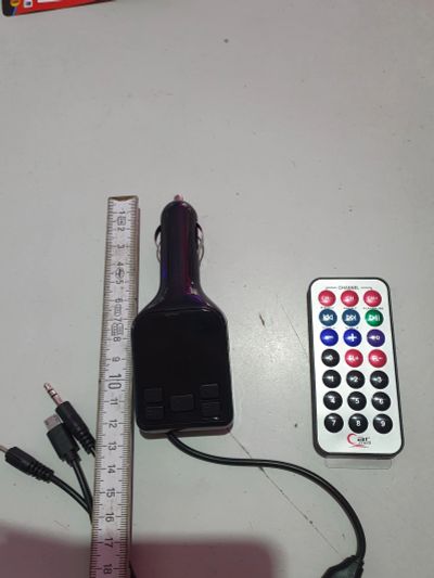 Лот: 6802678. Фото: 1. fm модулятор с AUXс зарядкой usb... Электроприборы для автомобиля