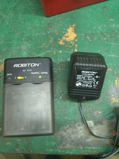 Лот: 12709458. Фото: 1. Зарядное устройство Robiton S100. Зарядные устройства, блоки питания для бытовой техники