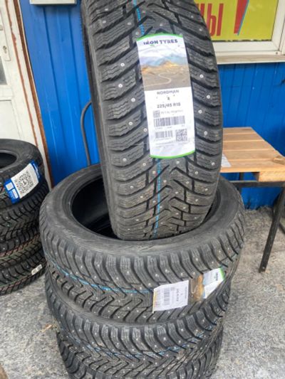 Лот: 24386065. Фото: 1. Зимняя резина 225/45 R-18 "Ikon... Шины