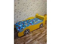 Лот: 18353953. Фото: 1. Детская кровать-машина с полочкой. Детские кровати и кроватки