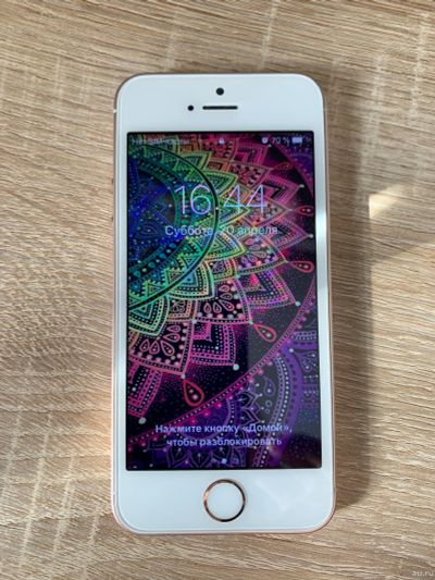 Лот: 13617907. Фото: 1. iPhone SE 64gb rose gold в отличном... Смартфоны