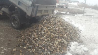 Лот: 11864086. Фото: 1. Булыга, валуны 3 куба с доставкой... Песок, гравий, инертные материалы