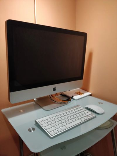 Лот: 12246311. Фото: 1. Apple iMac 21.5 середина 2010. Планшеты