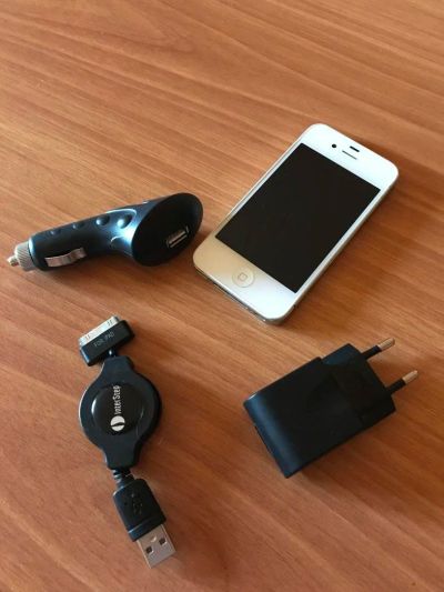 Лот: 10073650. Фото: 1. Iphone 4 8Gb белый. Смартфоны