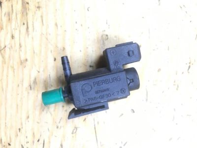 Лот: 18531187. Фото: 1. Клапан вакуумный Bmw 745 E65 N62... Двигатель и элементы двигателя