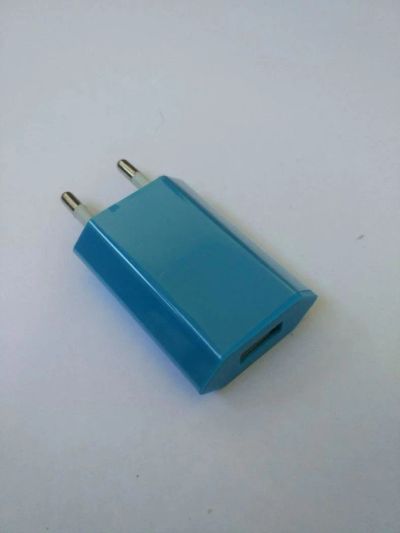 Лот: 11877007. Фото: 1. Сетевое зарядное устройство USB... Зарядные устройства, блоки питания, адаптеры сетевые для смартфонов