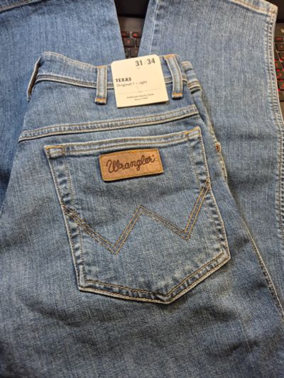 Лот: 14590281. Фото: 1. Мужские прямые джинсы Wrangler... Брюки, джинсы, шорты