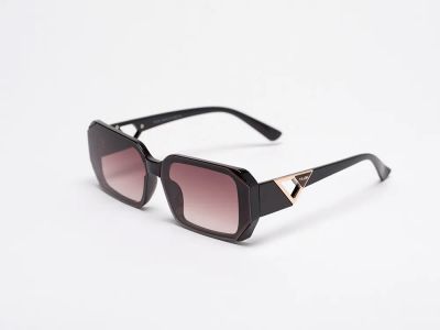 Лот: 24977756. Фото: 1. Очки Prada. Очки солнцезащитные