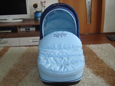 Лот: 5904740. Фото: 1. Коляска Zippy 2 в 1. Коляски