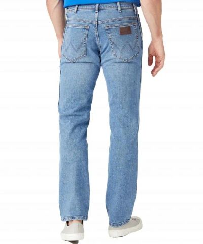 Лот: 21134725. Фото: 1. Джинсы мужские Wrangler 821 Straight... Брюки, джинсы, шорты