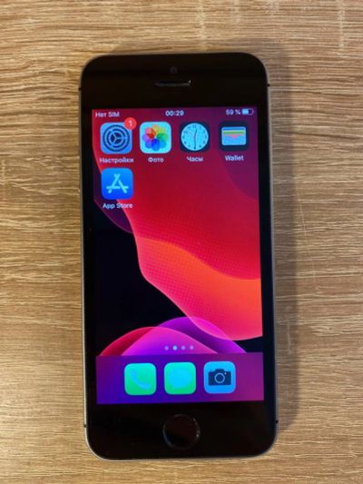 Лот: 18267761. Фото: 1. Смартфон Apple iPhone SE 16gb... Смартфоны