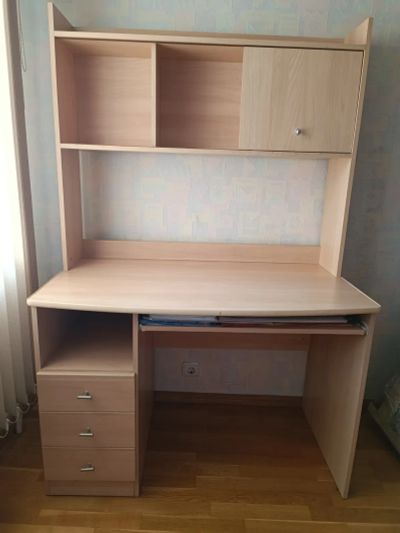 Лот: 24589292. Фото: 1. Стол школьника. Компьютерные и письменные столы