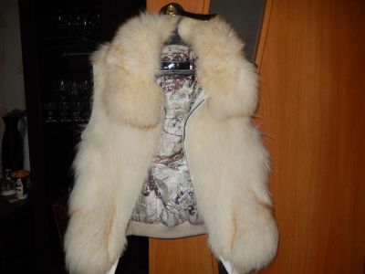 Лот: 4930376. Фото: 1. Жилет из меха лисы. Верхняя одежда