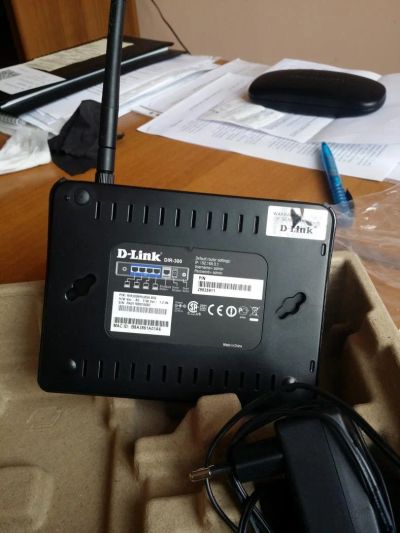 Лот: 10248915. Фото: 1. Wi-Fi роутер D-Link DIR 300. Маршрутизаторы (роутеры)