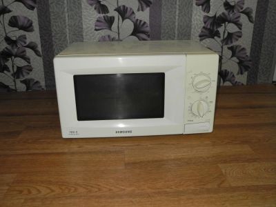 Лот: 5628037. Фото: 1. Микроволновка Samsung с грилем. Микроволновки, мини-печи