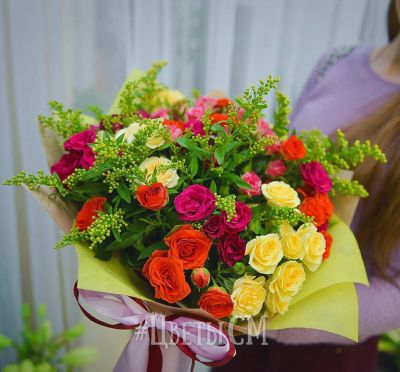 Лот: 6865571. Фото: 1. Фирменный букет от Радуги Цветов... Свежие цветы