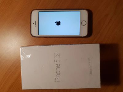 Лот: 12797734. Фото: 1. Iphone 5s 16 gb gold официально... Смартфоны