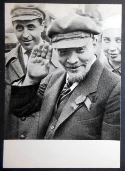 Лот: 6739093. Фото: 1. Открытка Ленин на закладке памятника... Открытки, конверты