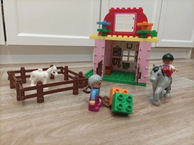Лот: 25122981. Фото: 1. Lego Duplo Конюшня 44 детали. Конструкторы
