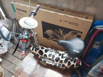 Лот: 23019513. Фото: 1. Электроскутер e-scooter sf-8. Электросамокаты, гироскутеры, сигвеи