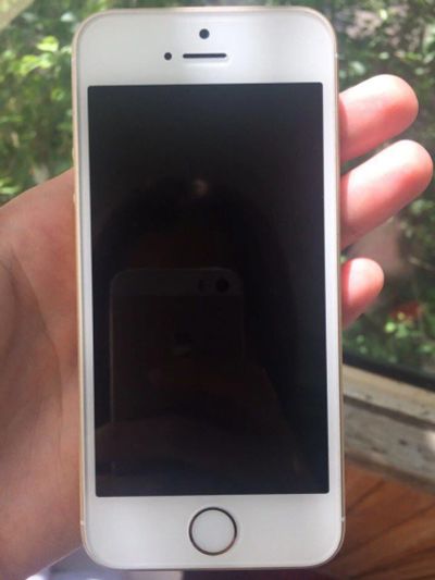 Лот: 9818927. Фото: 1. Iphone Se 16 GB. Смартфоны