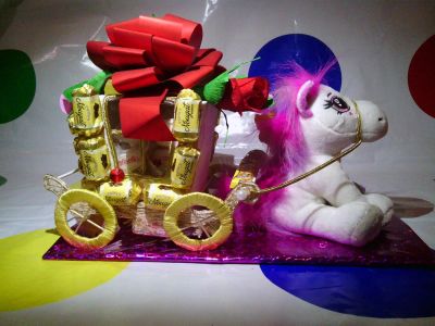 Лот: 3534883. Фото: 1. сказочная карета из рафаэлы. Букеты из конфет, игрушек