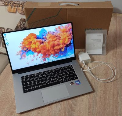 Лот: 21101730. Фото: 1. Honor MagicBook 15.6" Ryzen 7... Ноутбуки