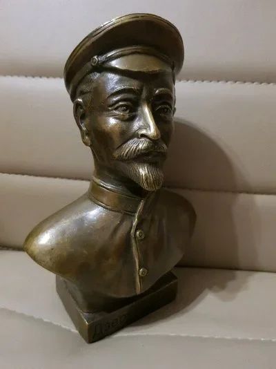 Лот: 12645913. Фото: 1. Дзержинский. Латунь.19см. Предметы интерьера и быта