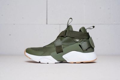 Лот: 11618267. Фото: 1. Кроссовки Nike Air Huarache Raid... Кеды, кроссовки, слипоны