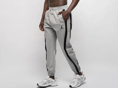 Лот: 24973991. Фото: 1. Брюки спортивные Jordan. Брюки, джинсы, шорты