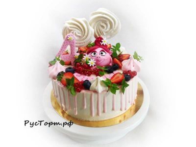 Лот: 8304755. Фото: 1. Торт со свежей ягодой и игрушками. Торты, пирожные