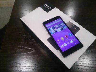 Лот: 6147154. Фото: 1. Sony Xperia Z 4G LTE полный комплект. Смартфоны