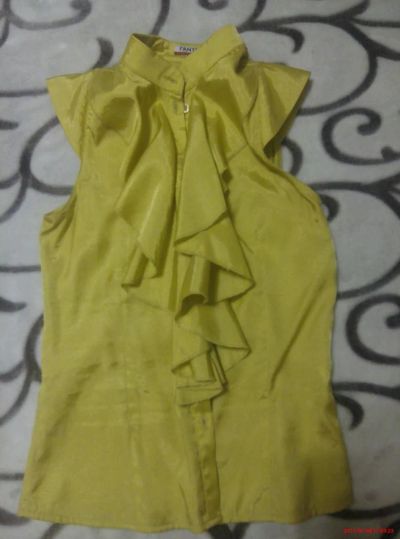 Лот: 8843755. Фото: 1. Блузка лимонного цвета. Блузы, рубашки