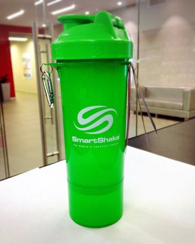 Лот: 9978002. Фото: 1. Шейкер SmartShake Slim neon green... Спортивная посуда